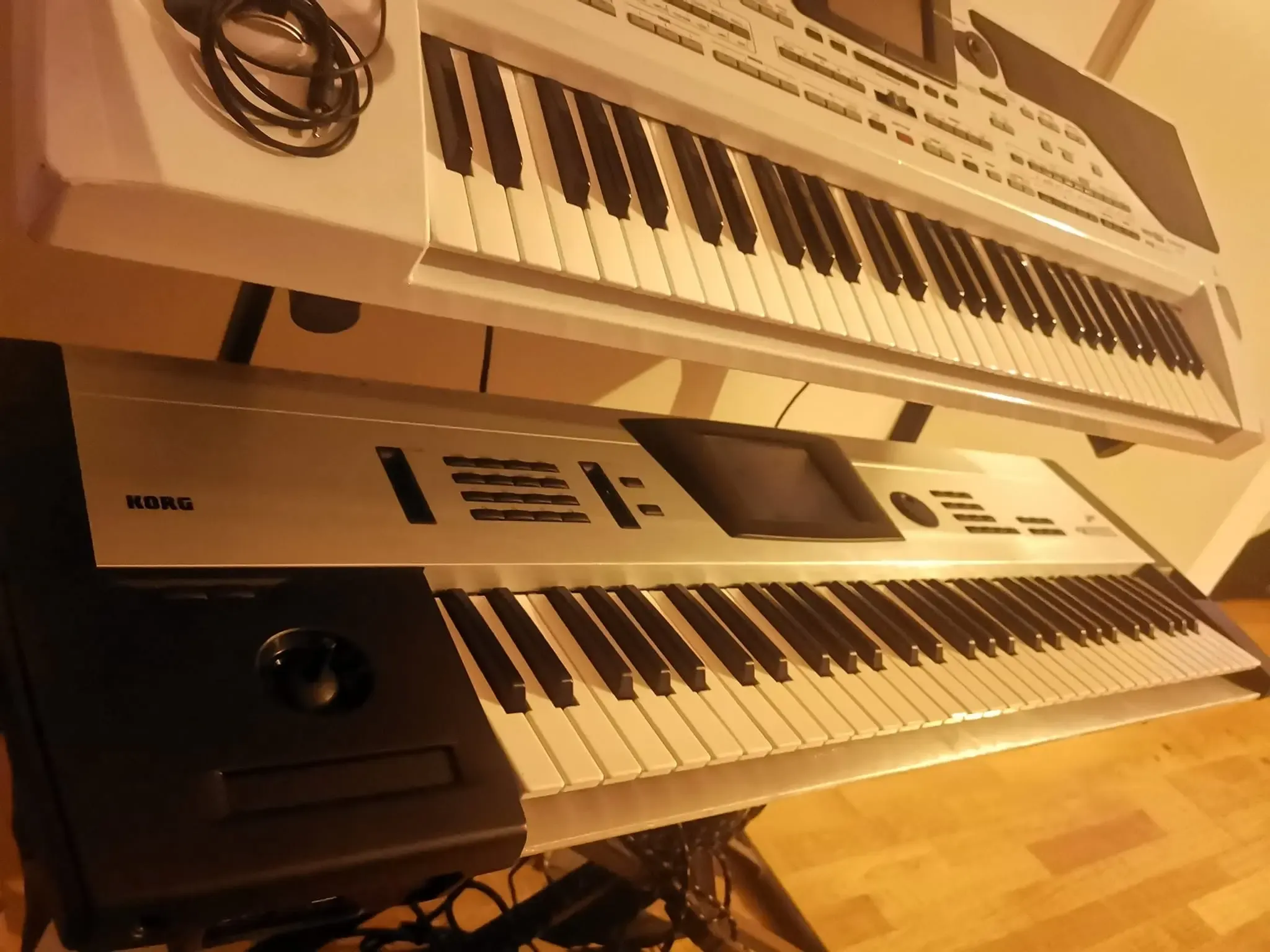 The rebuilt KORG Trinity from the left side with the joystick panel