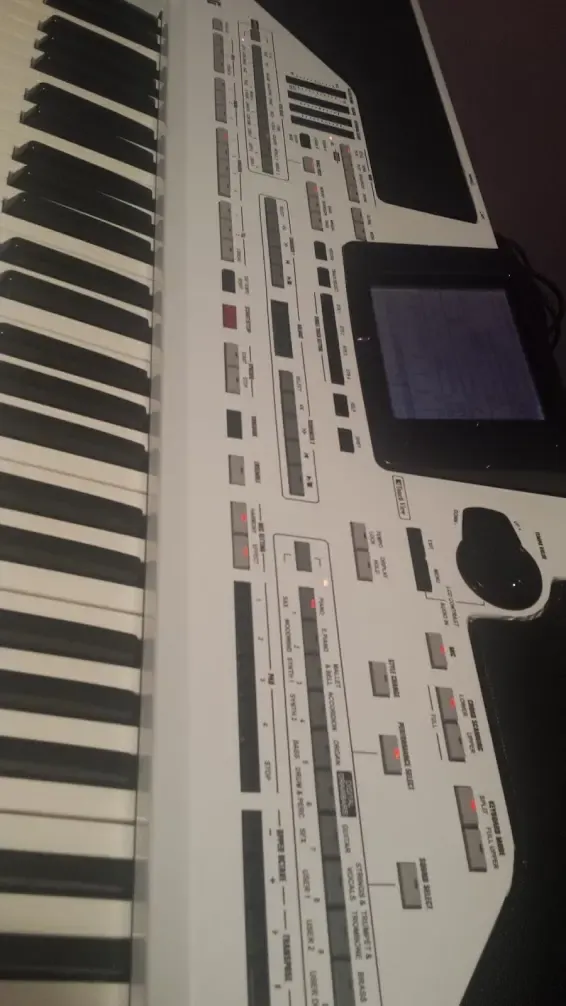 The finished KORG Pa800 White Foil Edition