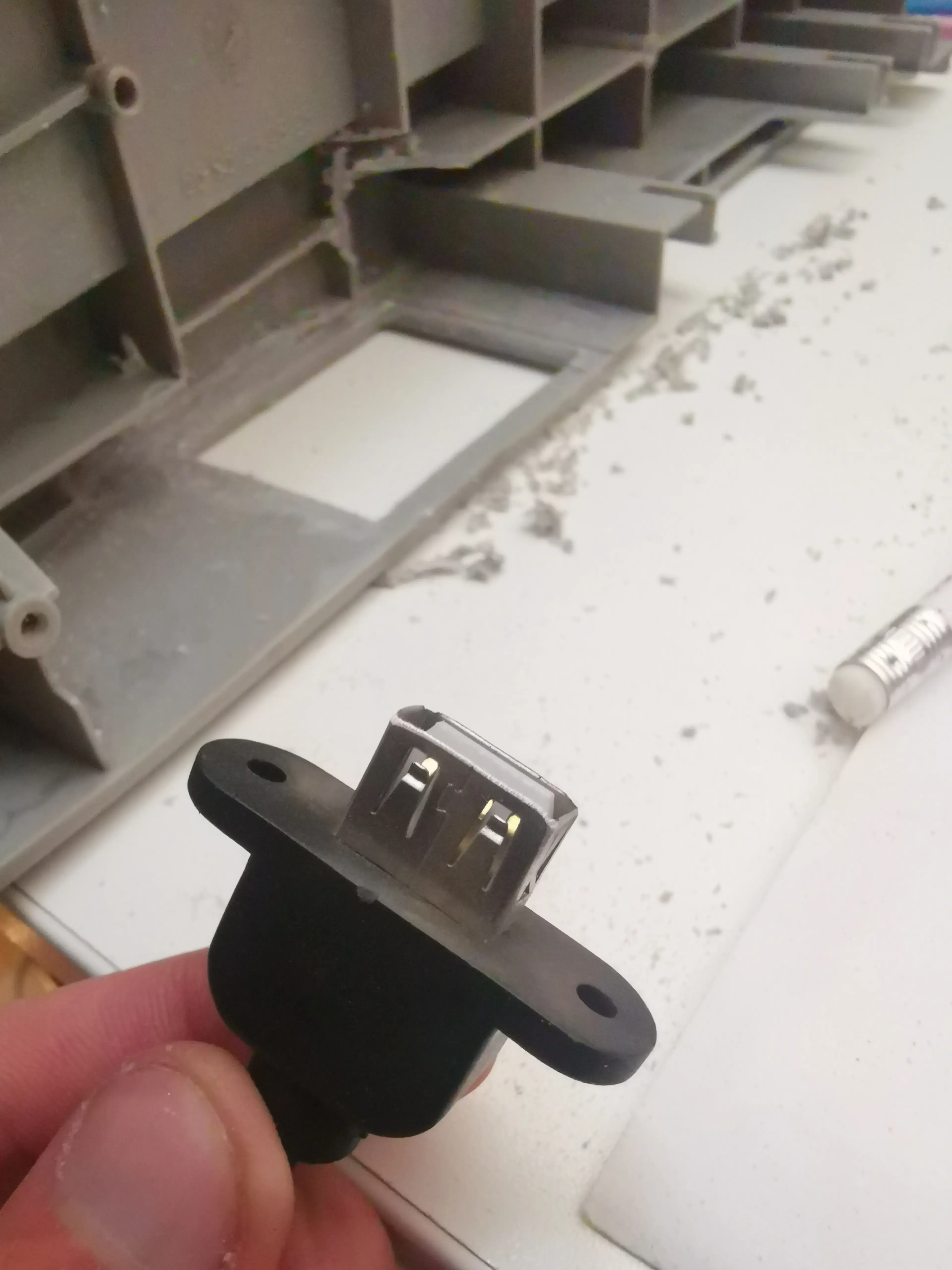 Building the USB port into the end cap