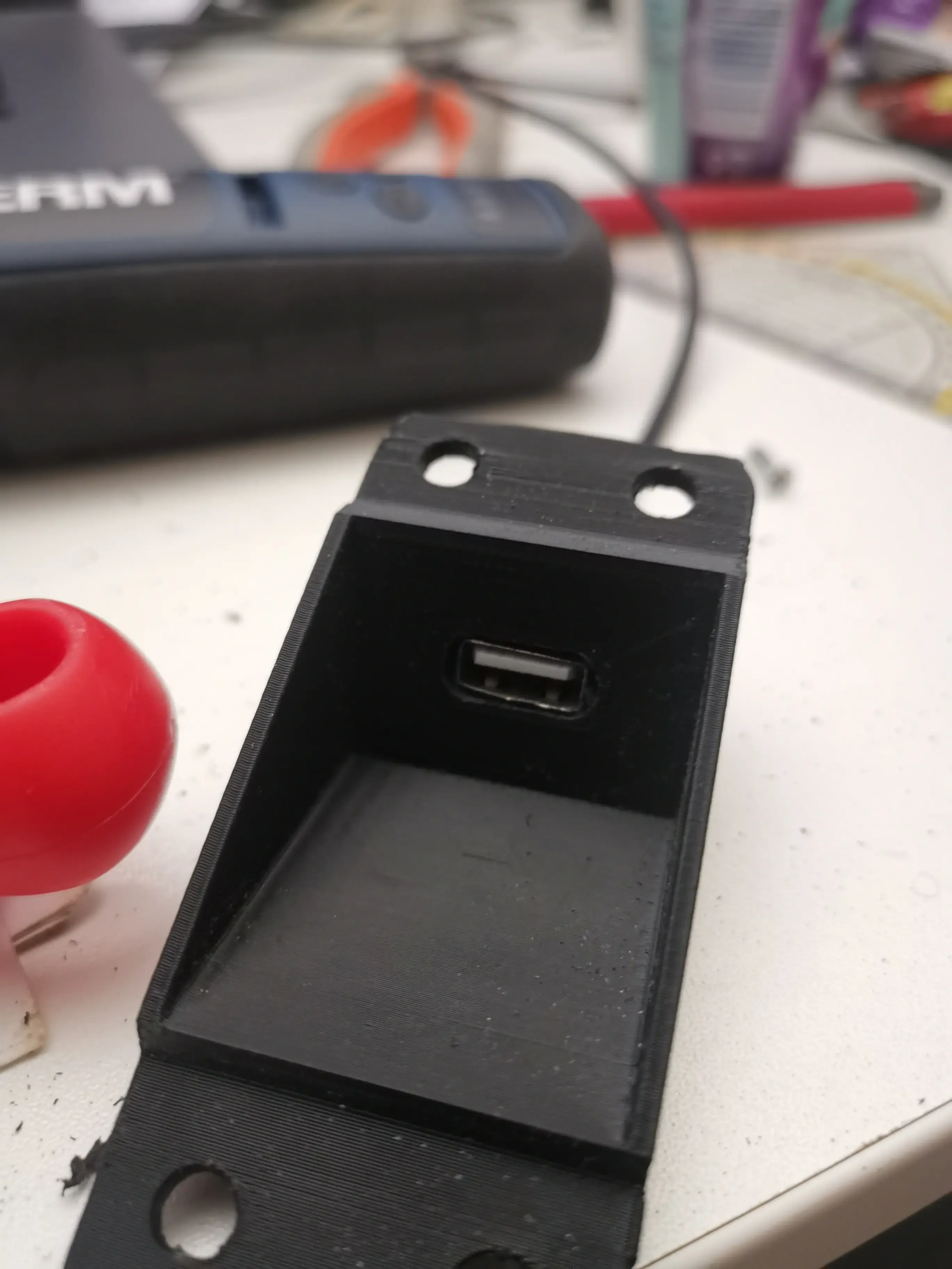 Building the USB port into the end cap