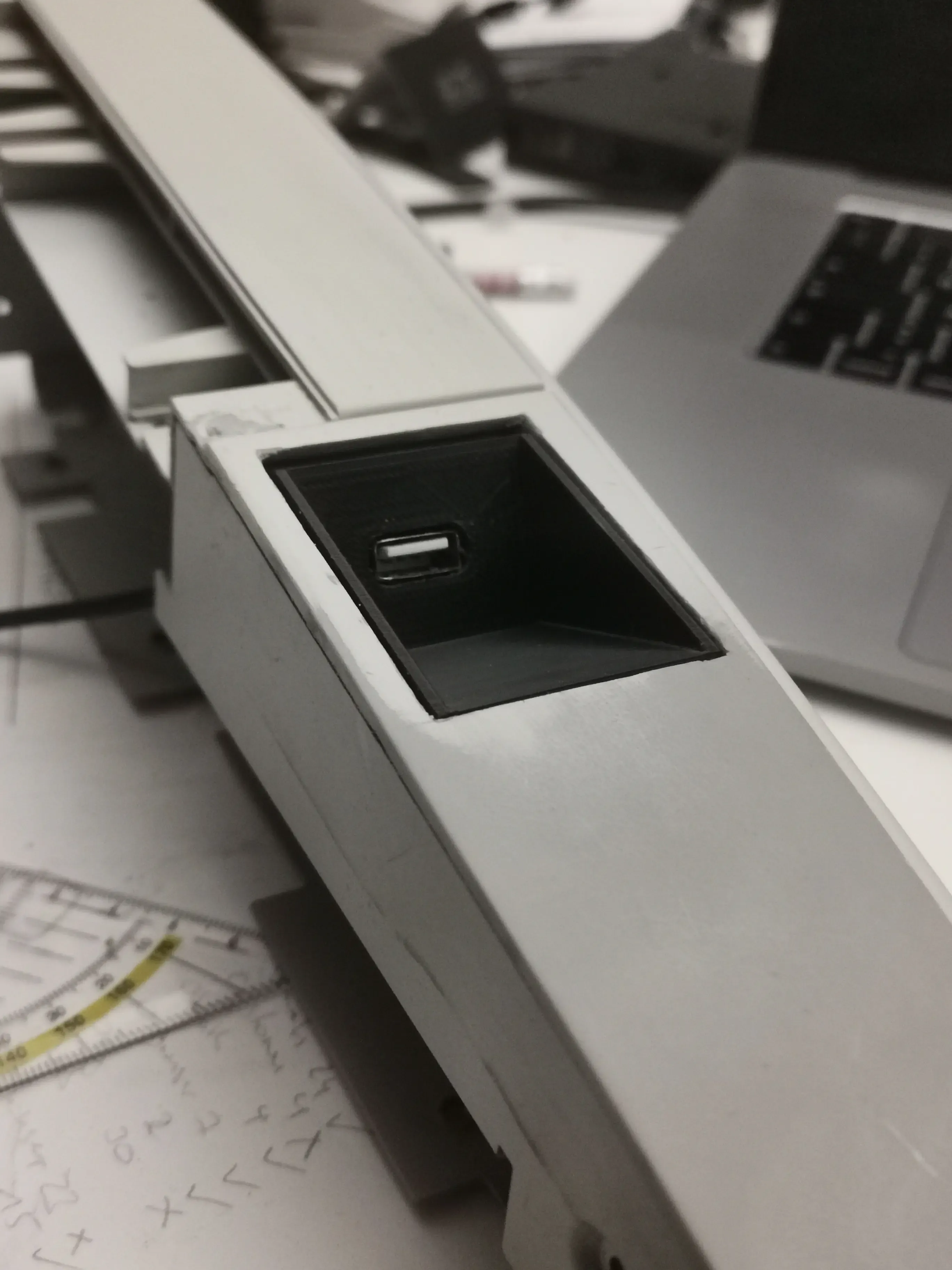 Building the USB port into the end cap