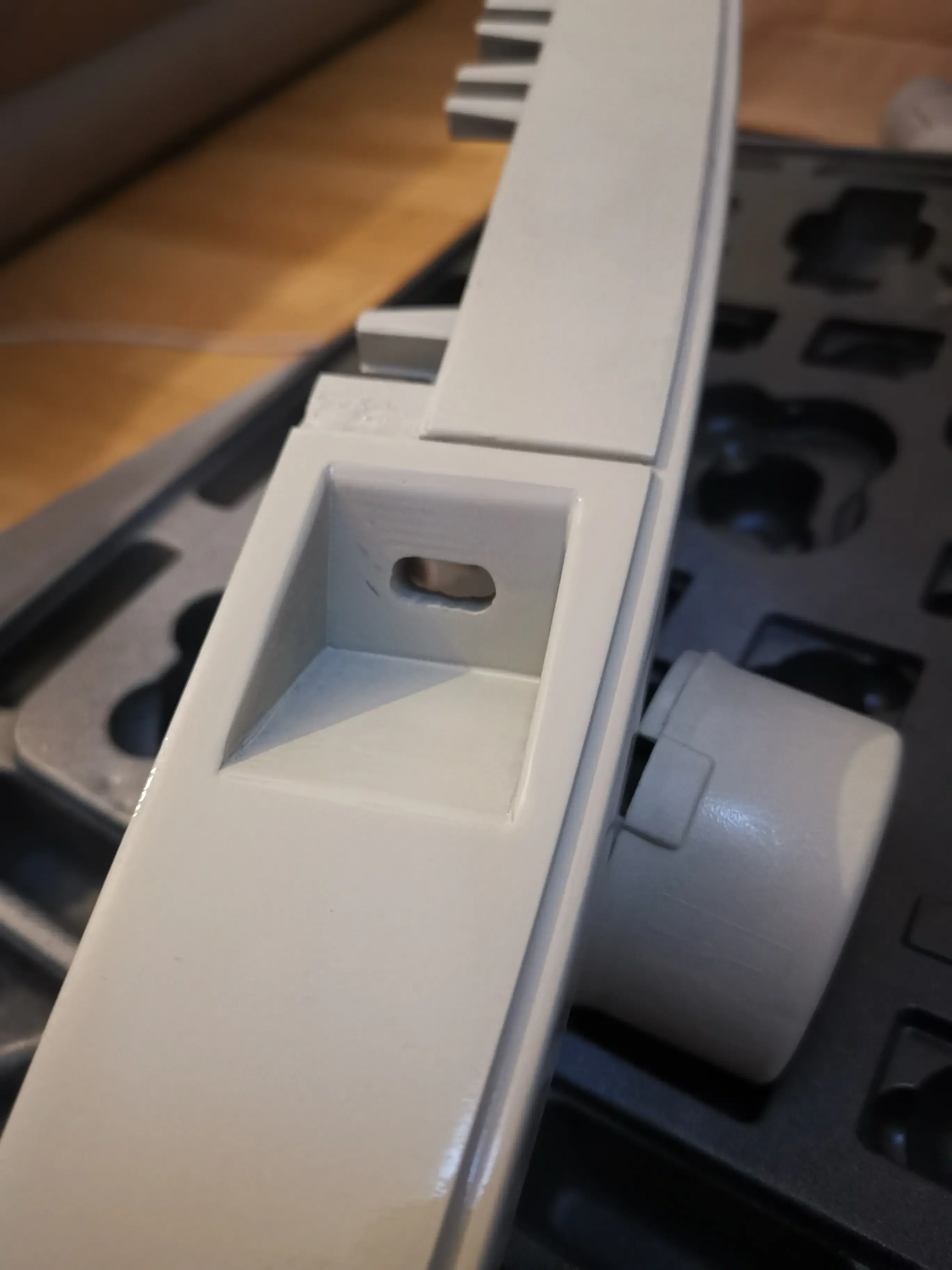 Building the USB port into the end cap
