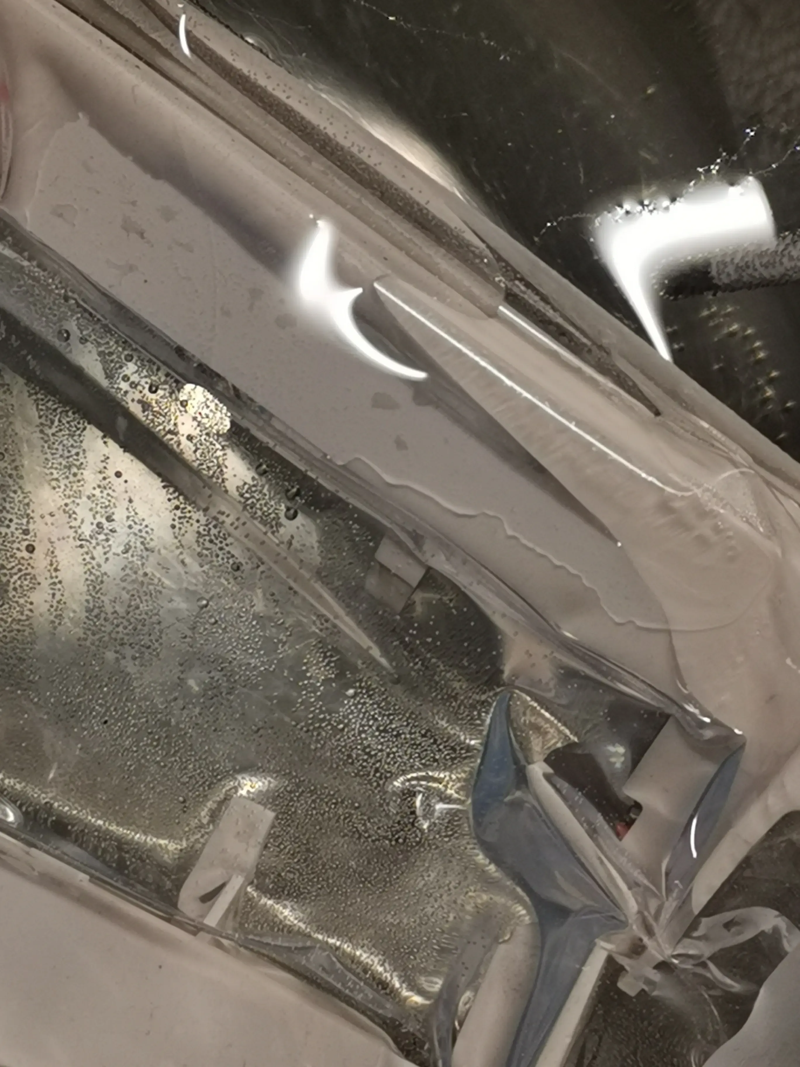 Cleaning the keys in a warm bath
