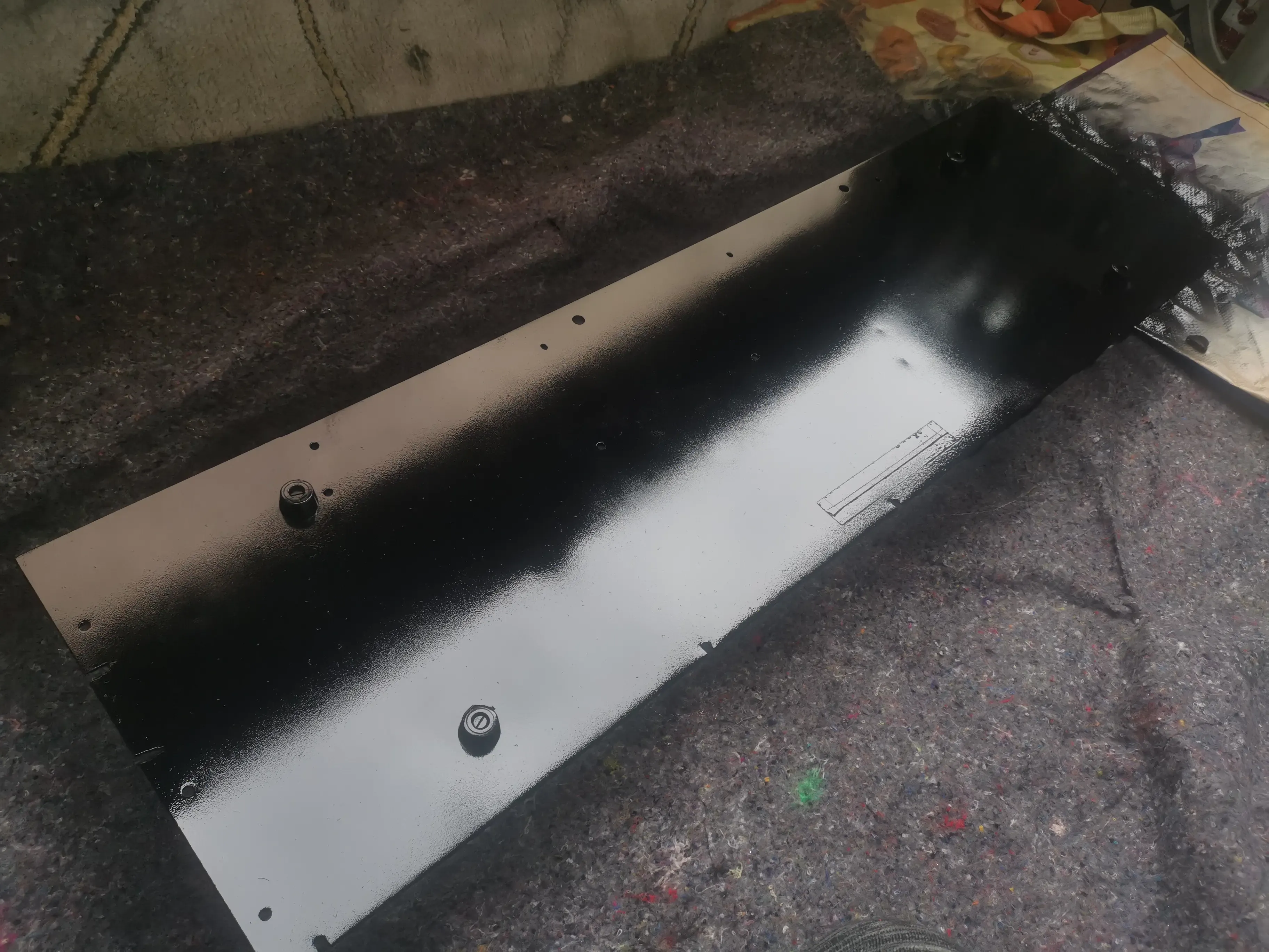 Black bottom plate and internal USB power supply