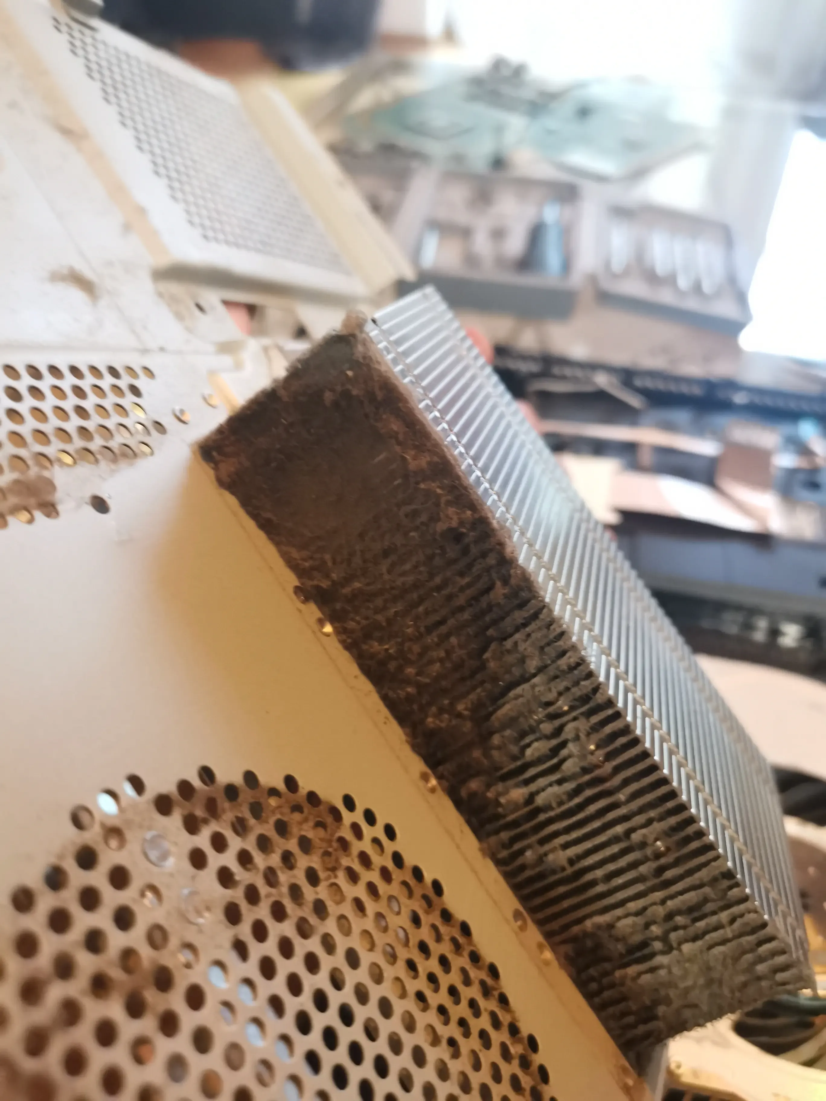 Dusty heatsink and dried thermal paste